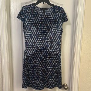 BCBG MAXAZRIA Geometric Blue mini  Dress size Medium